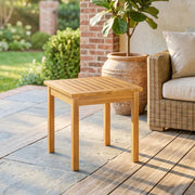 Rose — table basse acacia sur terrasse